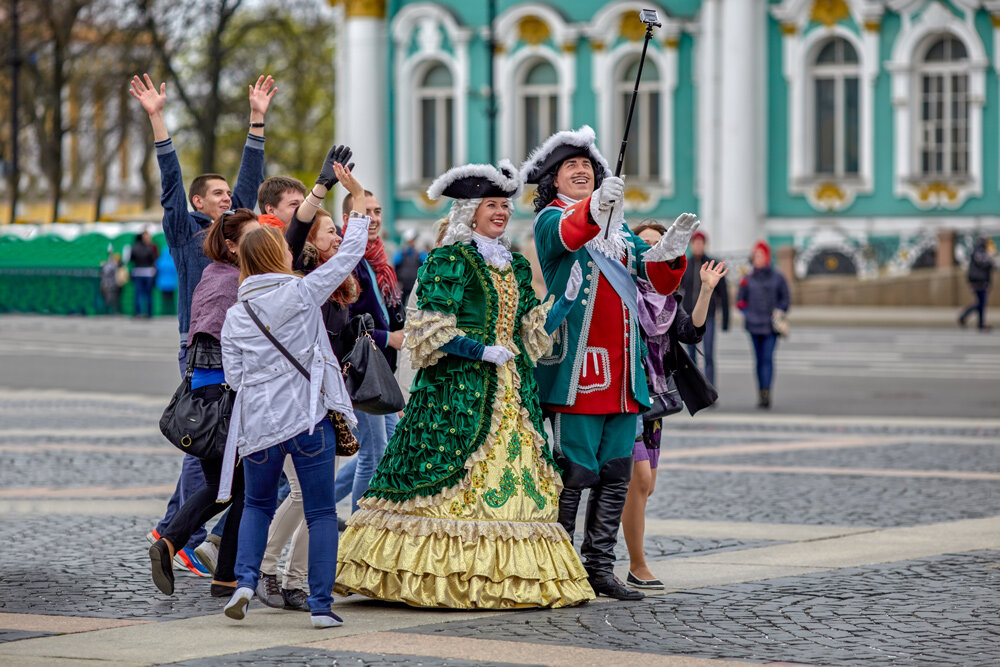 Люди на улицах санкт петербурга