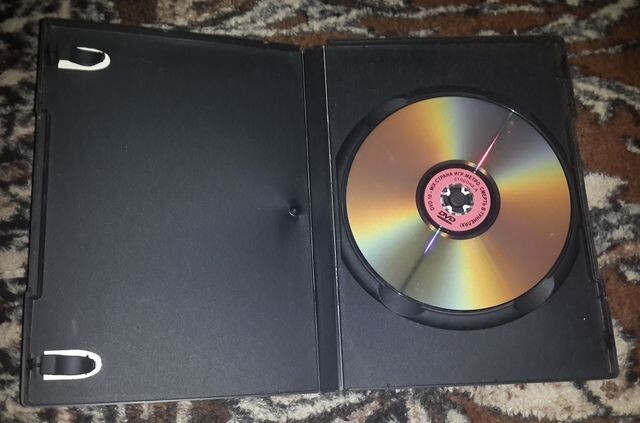 Диск внутри коробки...