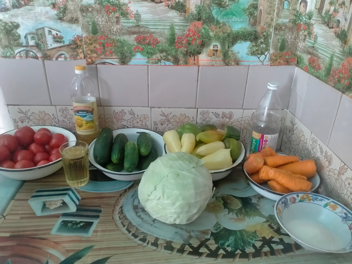 Продукты, необходимые для приготовления салата "Две минуты". Без стерилизации. 