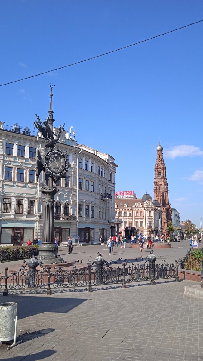 Проспект имени пламенного революционера Баумана. Кстати, его побег с каторги организовала Саратовская купчиха Ирина Санникова, и после побега он прятался у нас, в Саратове, в гостинице "Европа" на проспекте Кирова ( ул.Немецкая), и там же стояли станки, печатавшие газету "Искра". У них с Ириной любовь была. Ну никак без нас, без саратовских.