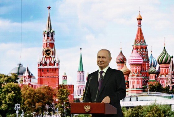    Президент РФ Владимир Путин поздравляет москвичей с Днем города на церемонии в комплексе «Зарядье»