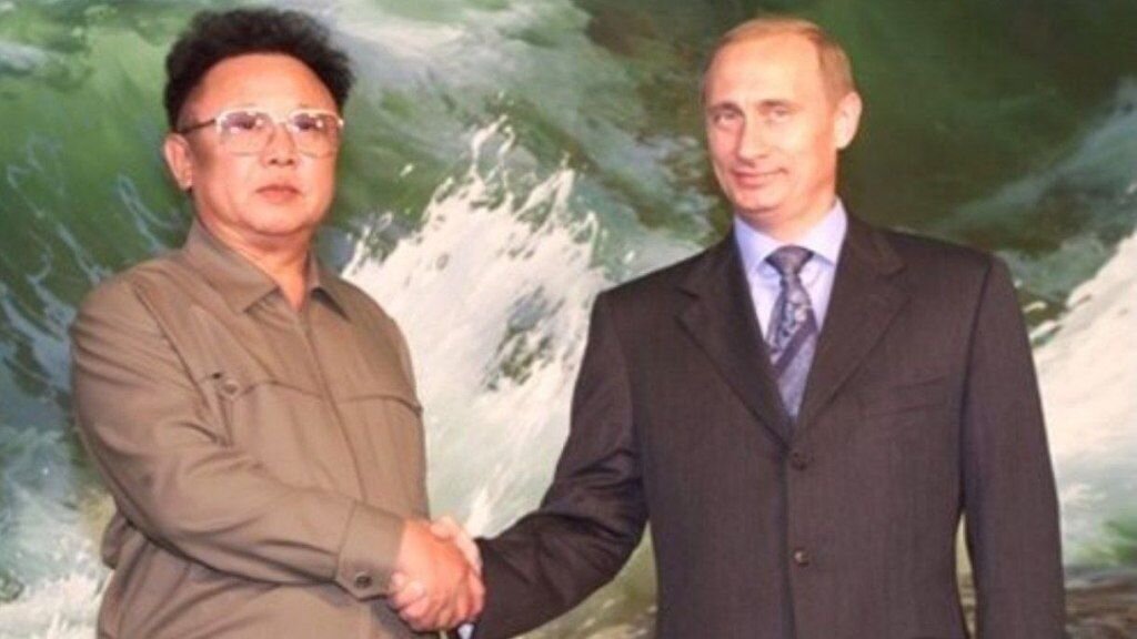    Ким Чен Ир и Владимир Путин. Источник: t.me/RIAKremlinpool Автор фото: Пресс-служба Кремля