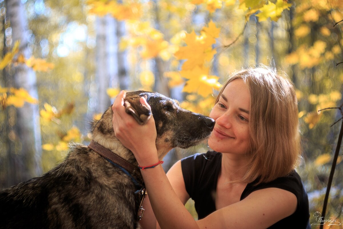Кнопа и Варя, волонтёр приюта «Красная сосна»