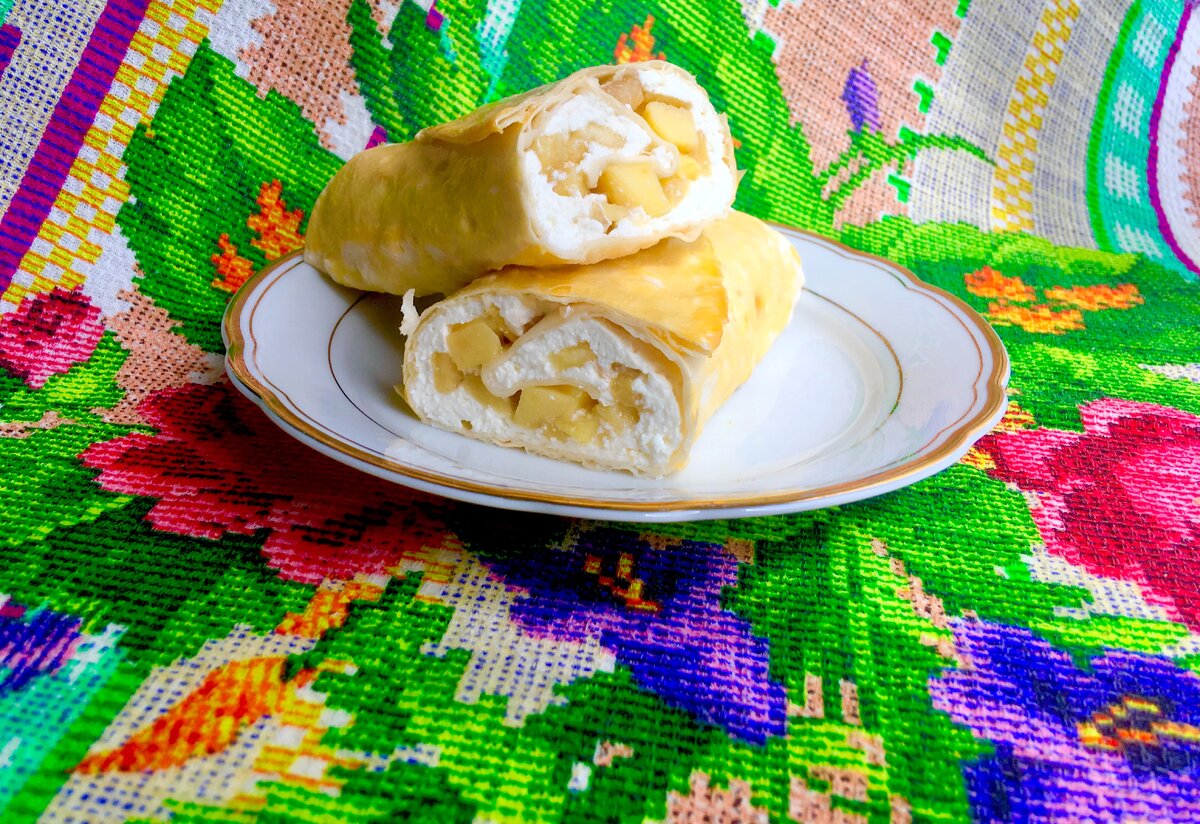 На 100 грамм - 118,7 ккал; БЖУ: 11,5/1,6/14,2