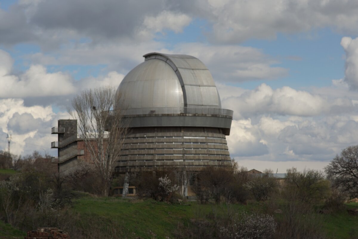 Башня 2,6-метрового телескопа Бюраканской обсерватории. Я был внутри этой башни в 2011, 2013 гг.