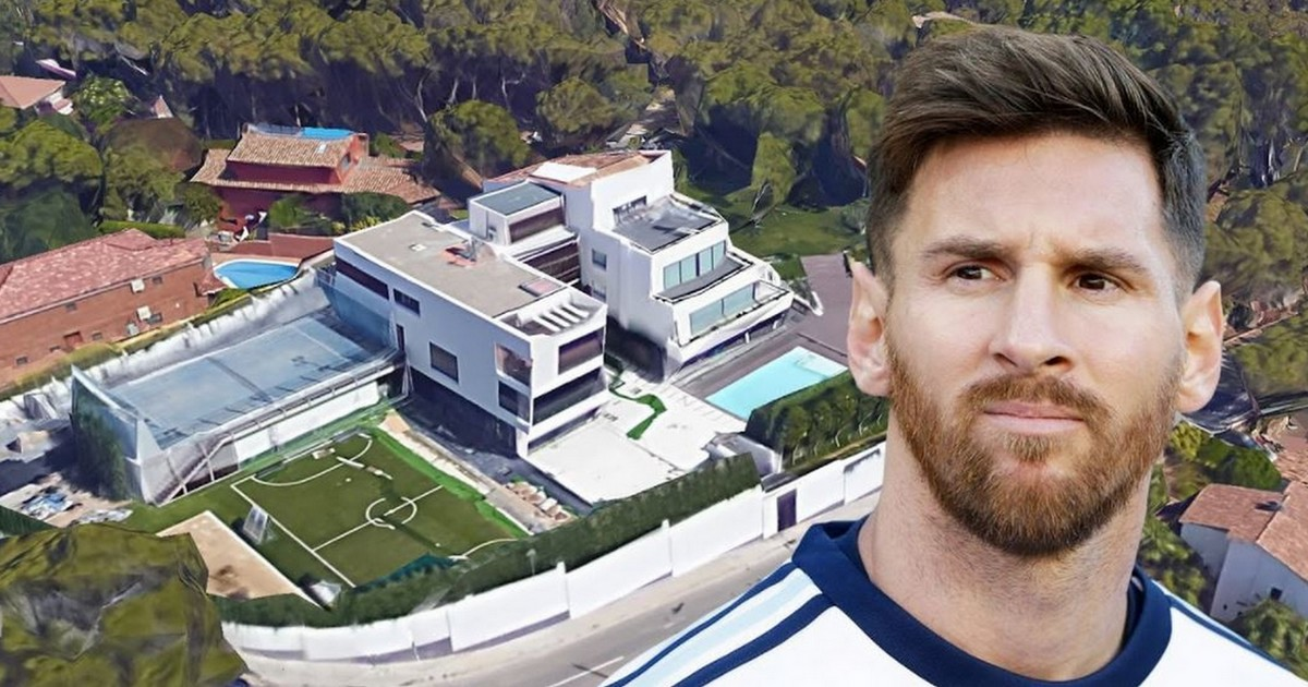 Жил футболист. Messi House. Дом Lionel Messi. Messi Lifestyle. Кастельдефельсе дома Месси гугл.