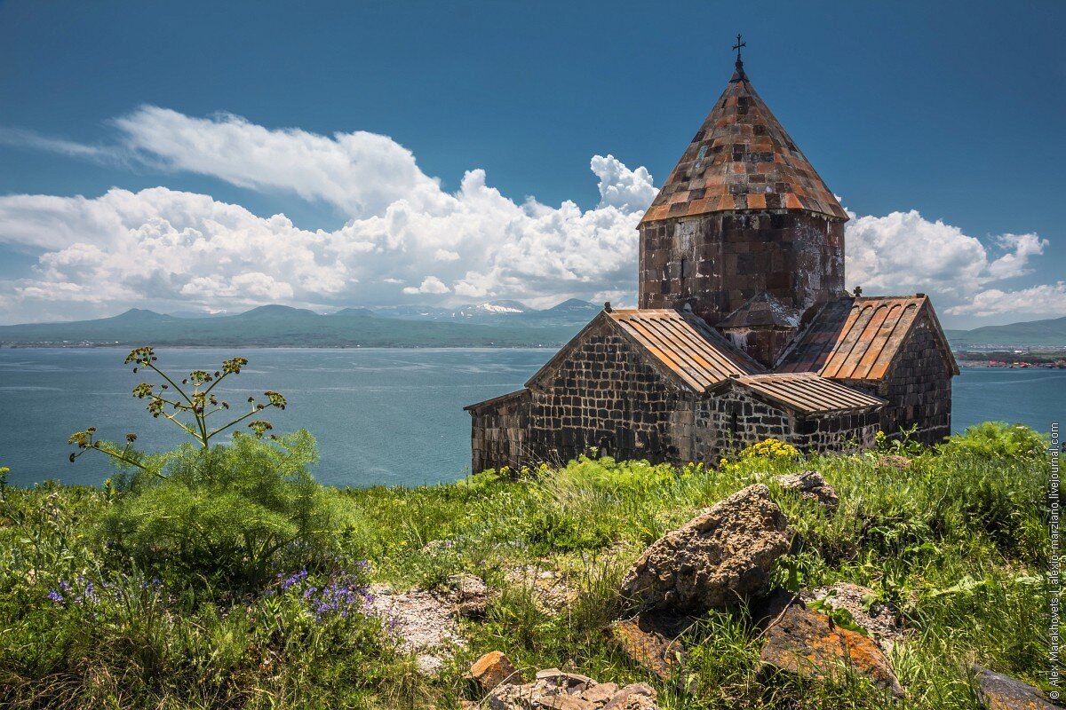 Озера севан армения фото