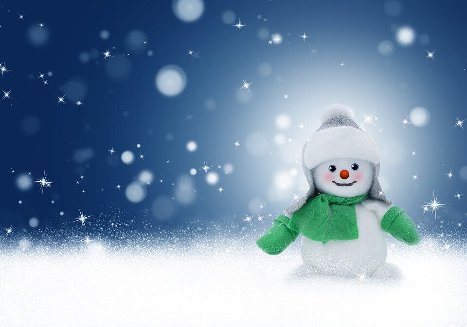 https://cdn.pixabay.com/photo/2015/12/12/22/35/snowman-1090261_960_720.jpg