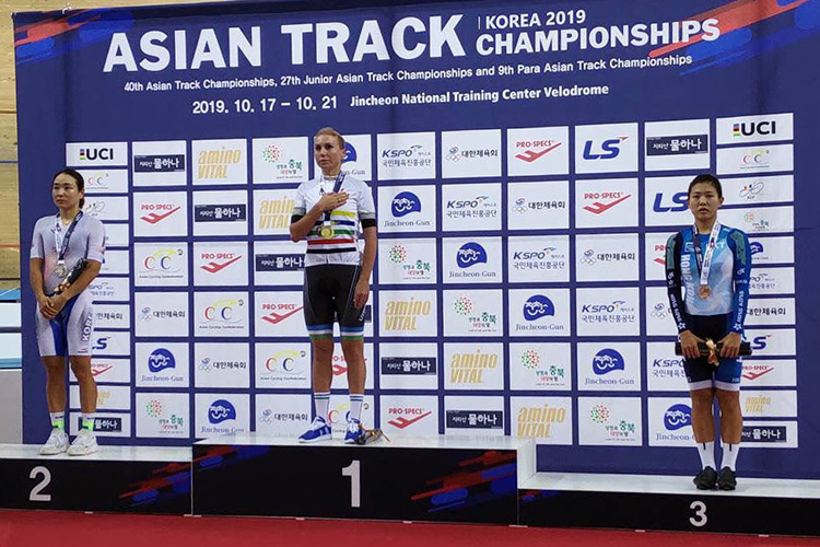 Ольга Забелинская (в центре). Фото с сайта Olympic.uz