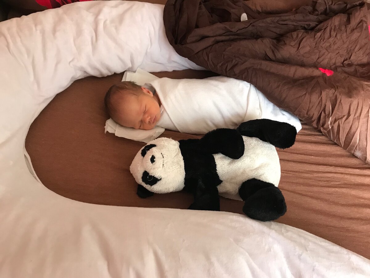 Мы купили ему другую сонную игрушку, но он полюбил медведя, с которым я спала)