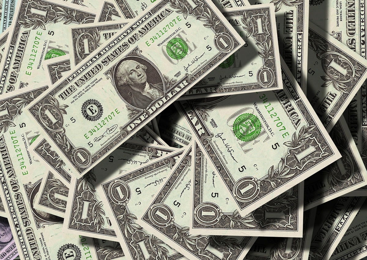 https://pixabay.com/get/52e9dc474253b108feda84608229357f1c3dd9ec574c704c722e73d1904ec25a/dollar-499481_1920.jpg