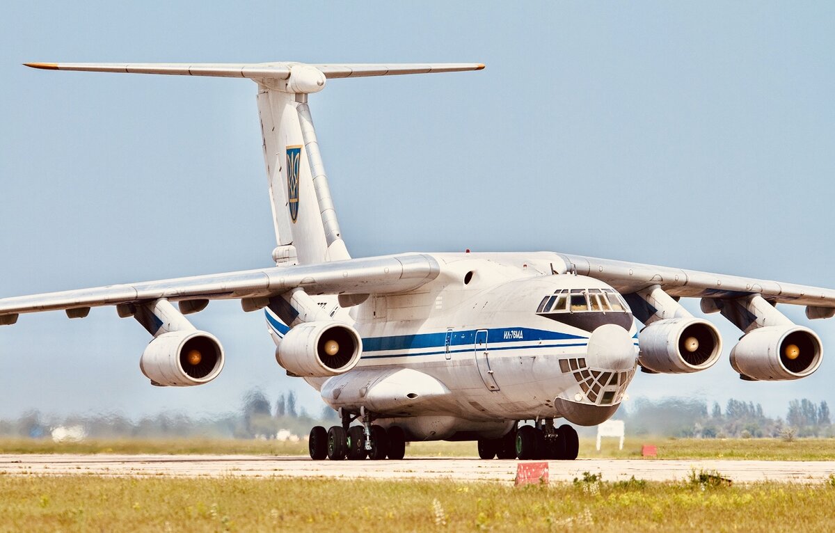 Первый грузовой самолет. Грузовой самолет ил-76. Ил 86 грузовой самолет. Ил-76 пассажирский самолёт. Грузовые самолеты России ил 76.