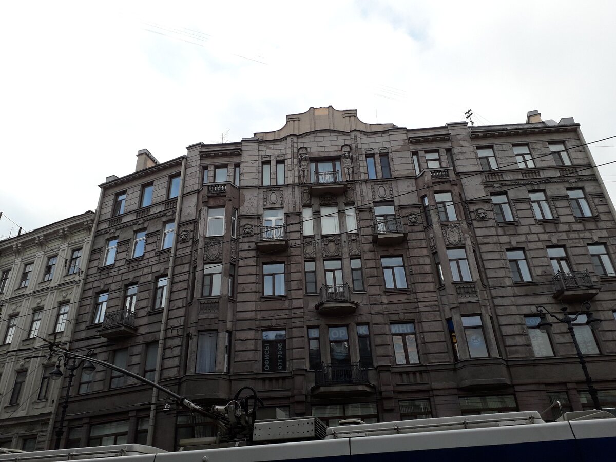 В этом прекрасном здании расположена наша гостиница