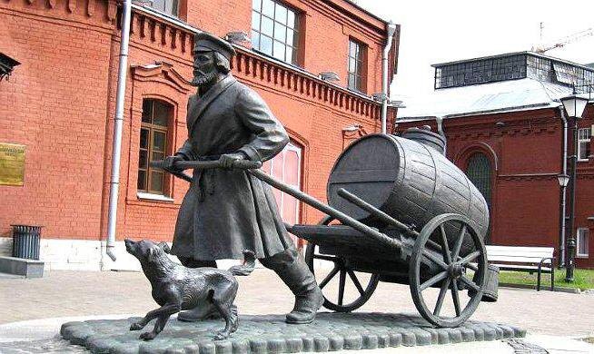 Памятник золотарю(источник фото 2QM.ru)