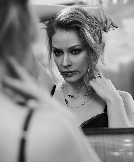 А на лицо актриса вышла)