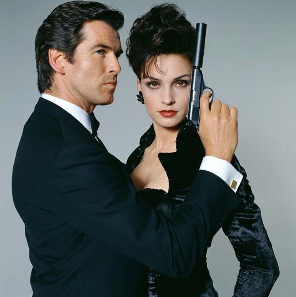 Включи 7 агентов. Пирс Броснан с Фамке Янссен в Goldeneye (1995). Фамке Янссен 007 золотой глаз. Золотой глаз 1995. Пирс Броснан золотой глаз.