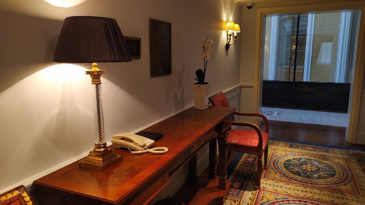 Лифтовый холл отеля Four Seasons