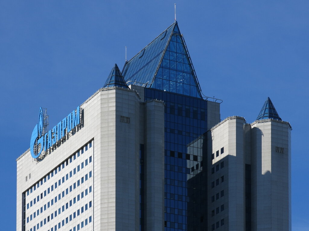 Группа компаний «Газпром» продаёт вторую часть пакета квазиказначейских бумаг после размещения первой части в июле. Если бумаги приобрёл один и тот же стратегический инвестор, то он станет вторым по величине акционером после государства.