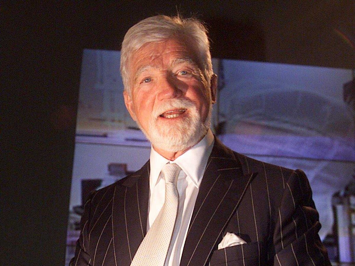 Сандерс, Уолтер Джереми основатель компании AMD, на данный момент ему 83 года.