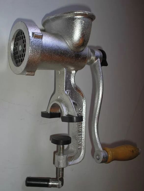 Ручная мясорубка времен СССР