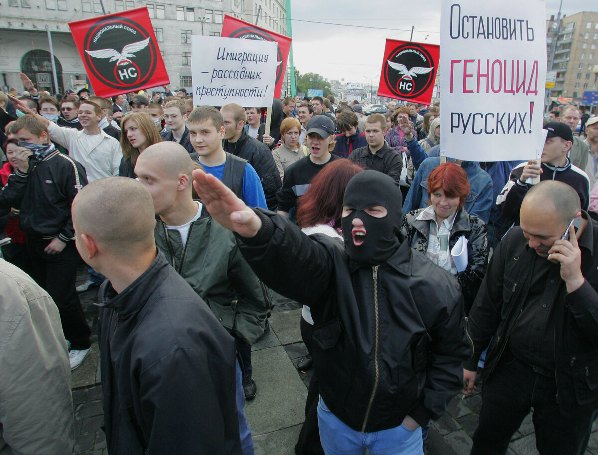 Правые патриоты. Скинхеды 2000-х в Москве. Скинхеды в России. Скинхеды нацисты русские. Московские скинхеды.