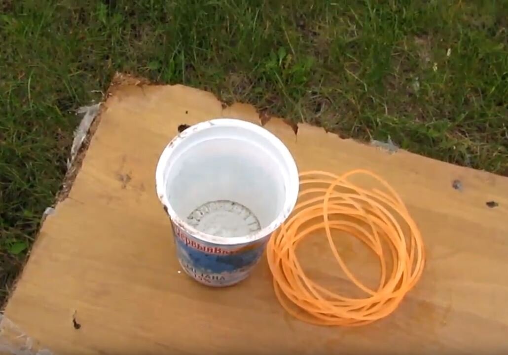 Леска в стакане с водой