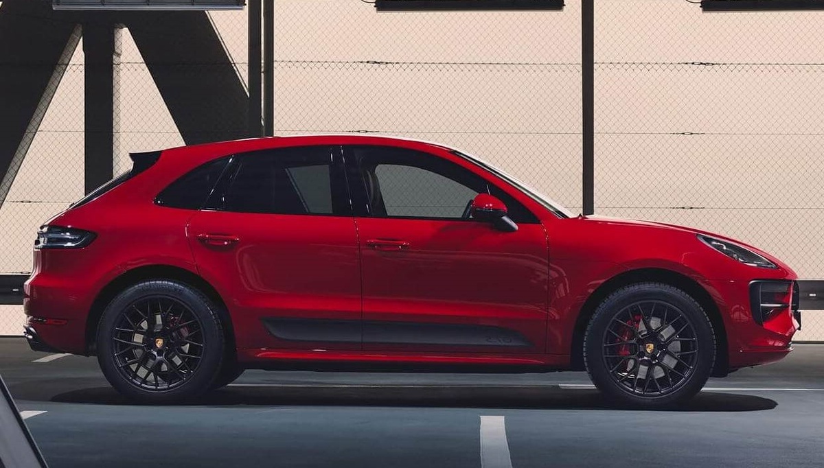 Google search:  Macan GTS можно узнать благодаря его глянцевым черным аксессуарам, матовому фону светодиодных фонарей или специальным 20-дюймовым колесам