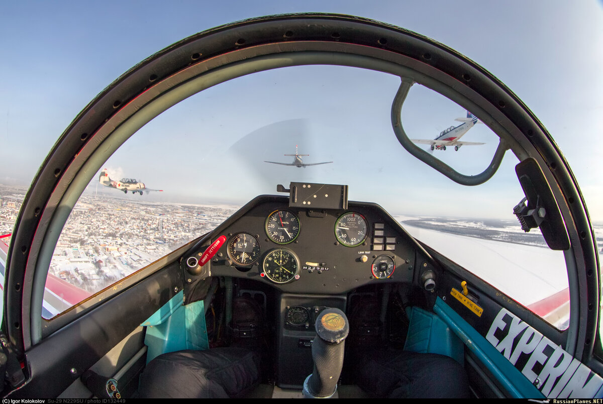 Это кабина Су-31, но в новом "Ларосе-31" она останется примерно такой же