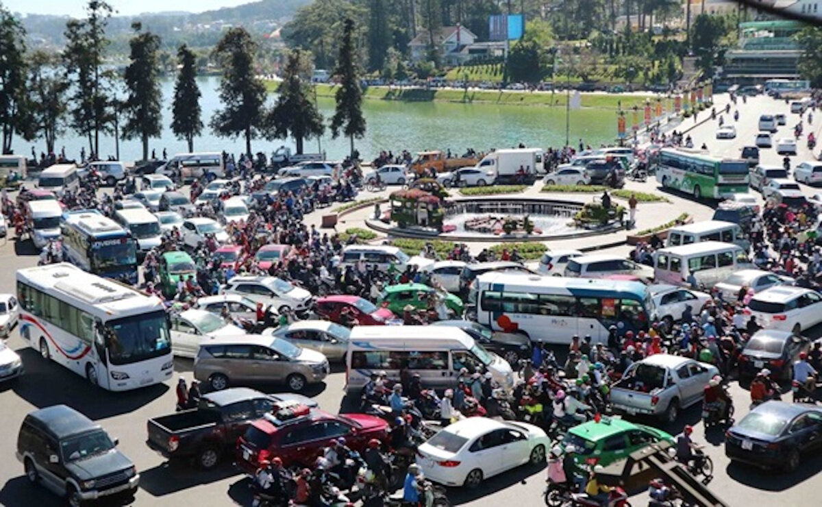 Полумиллионный город без единого светофора. Хаос города Далат (Вьетнам)