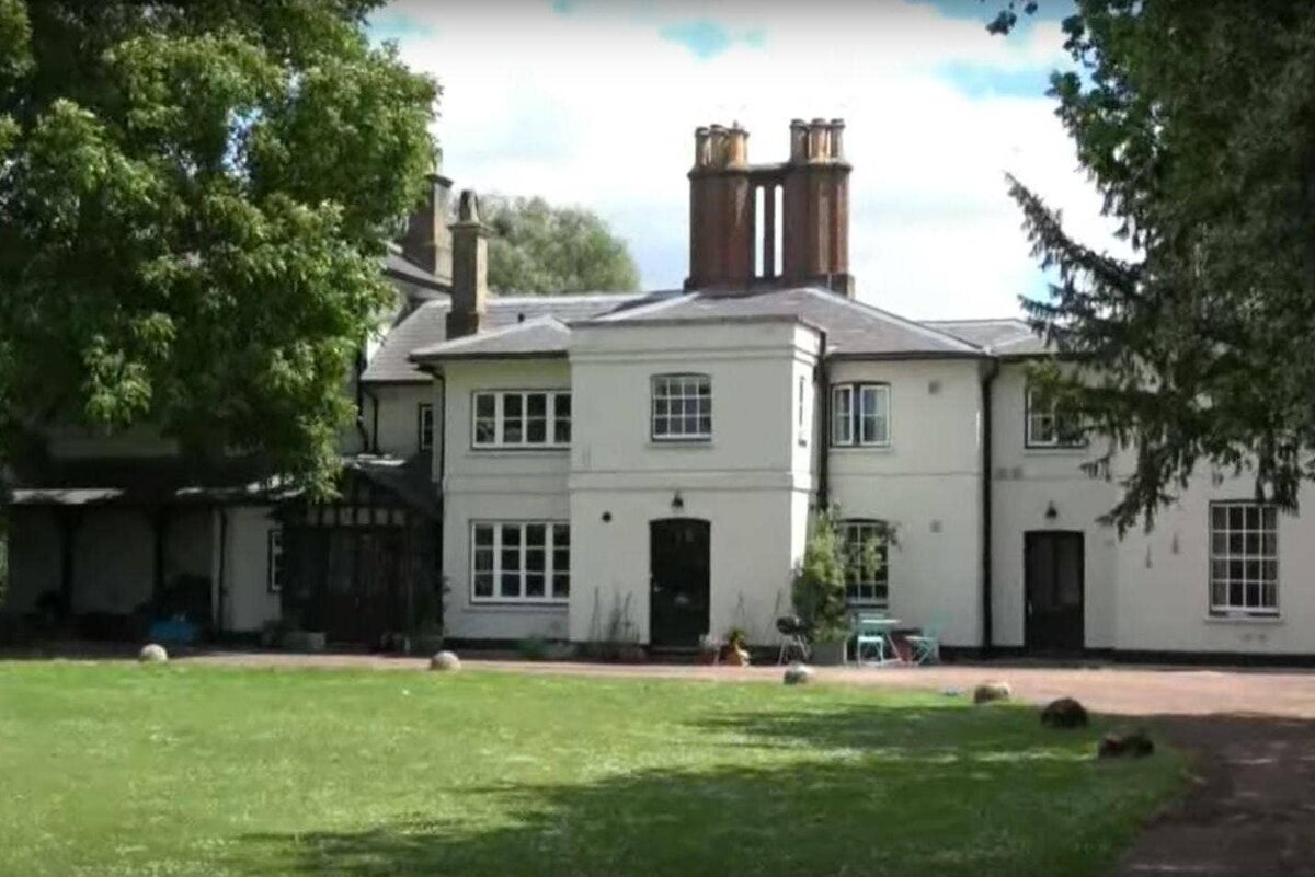 Фрогморский коттедж Homes & Property