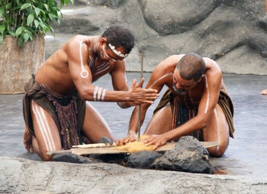 Добывать огонь трением... 