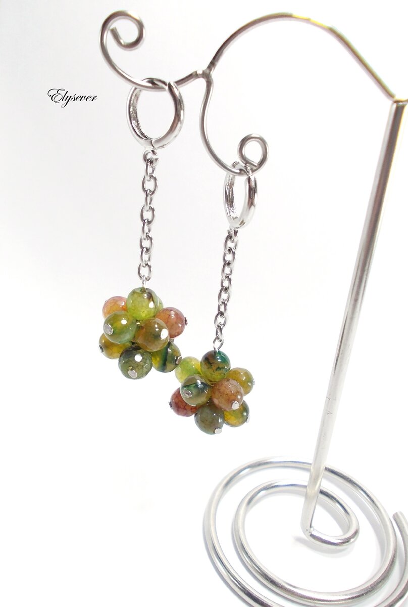 Серьги с фурнитурой из хирургической стали. Фото из архива.