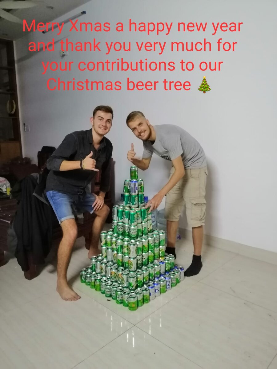 «Поздравляем с Новым годом и Рождеством! Спасибо за ваш вклад в создание новогодней ёлки!»