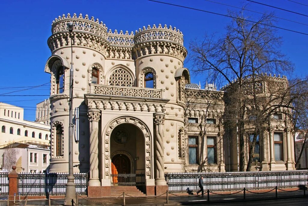 Издание The Bell со ссылкой на РБК сообщило, что новый кабинет экс-премьера Дмитрия Медведева теперь находится здесь. Фото yandex.ru