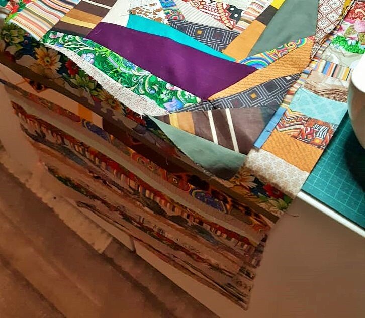 "Коврик" лежит внизу