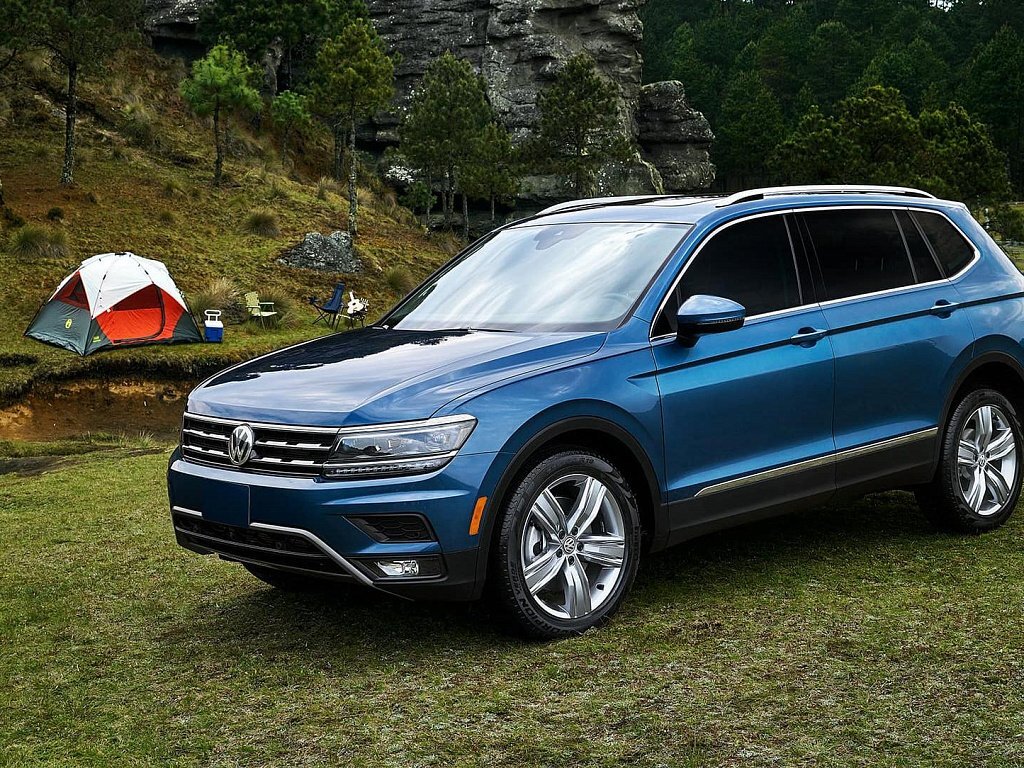 Volkswagen Tiguan 2019. Цена данного автомобиля 2019 года, варьируется от 1.500.000-2.150.000 рублей.