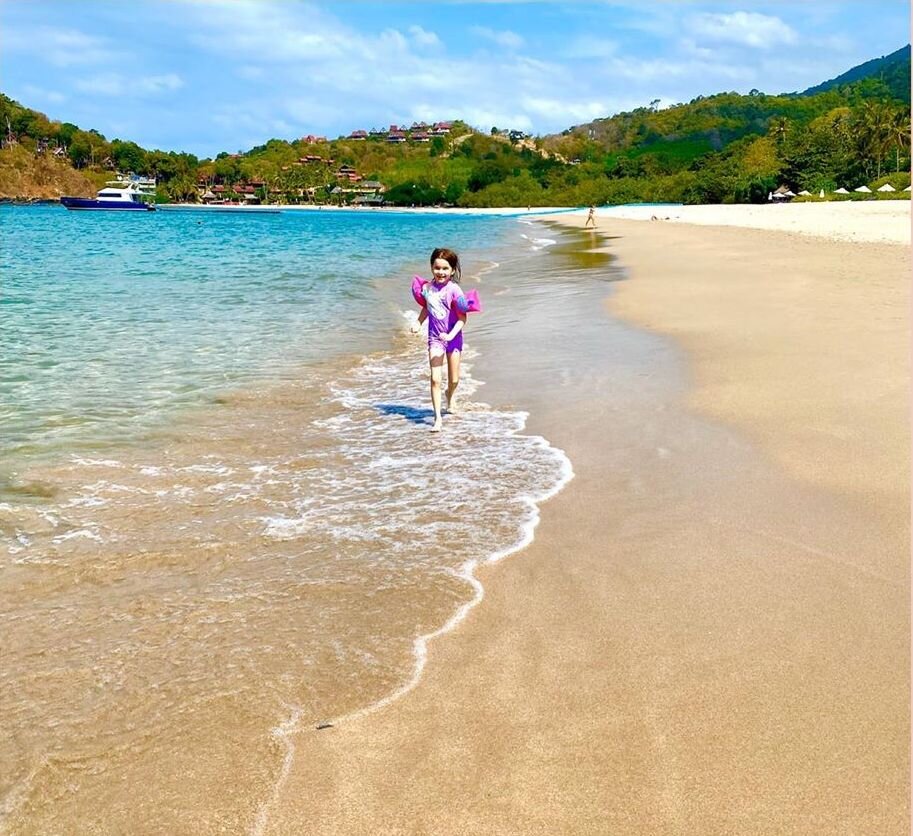 Когда фильтры не нужны. Поймала момент забега в море)