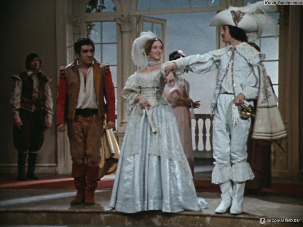 Саму финальную проходку, к сожалению, не нашла, но Марсела там, за руками главных героев