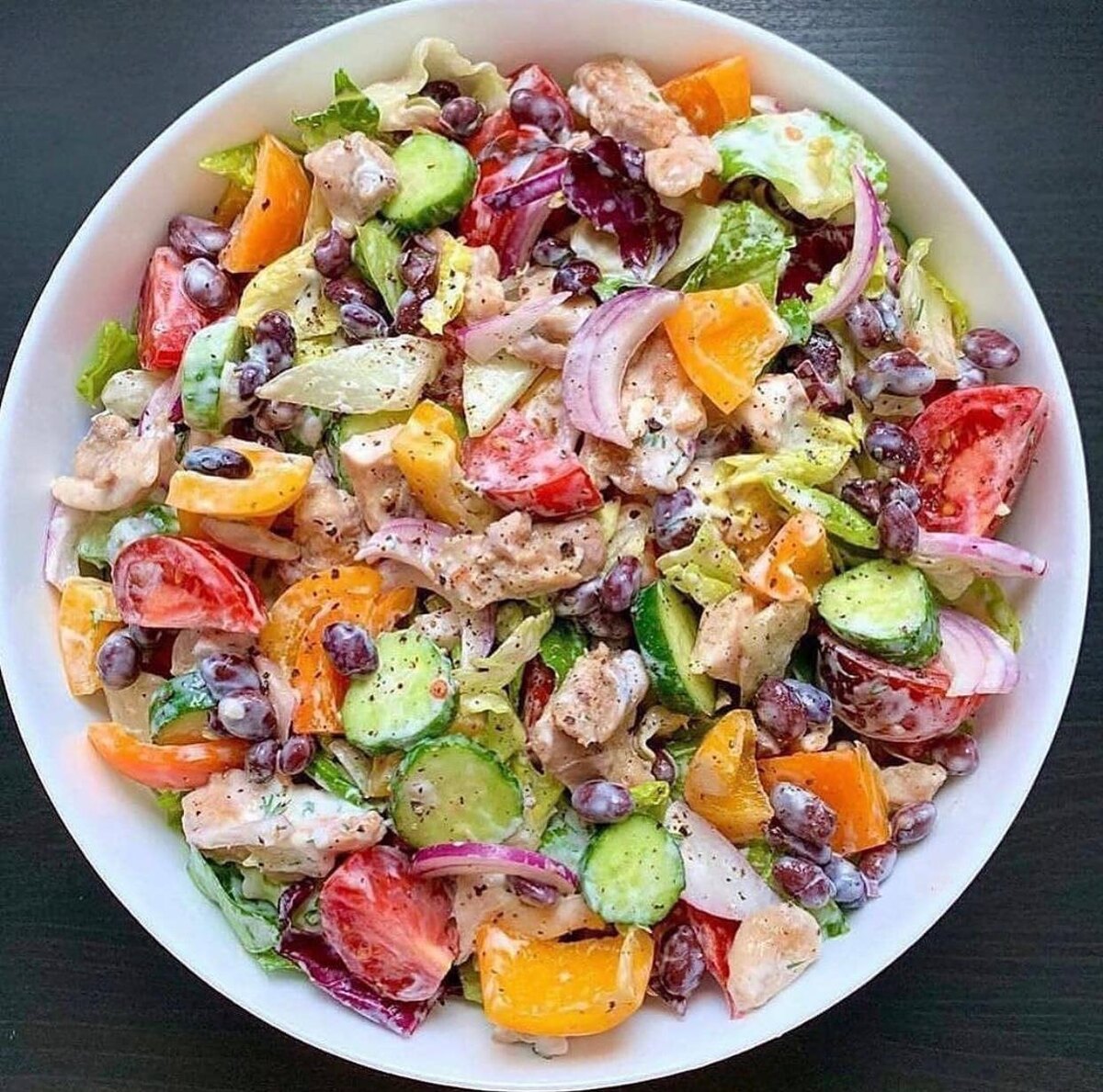 Я уже говорила, что я фанат вот таких сытных салатов, которые сочетаю в себе все необходимые питательные вещества. Одно блюдо заменяет полноценный прием пищи. Это очень вкусно и удобно 👍 ⠀