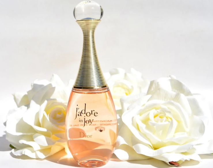 Эта стильная композиция может стать визиткой стильной уверенной особы, упорно идущей к любой цели.