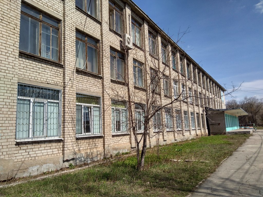 Специально выбирал невзрачное здание