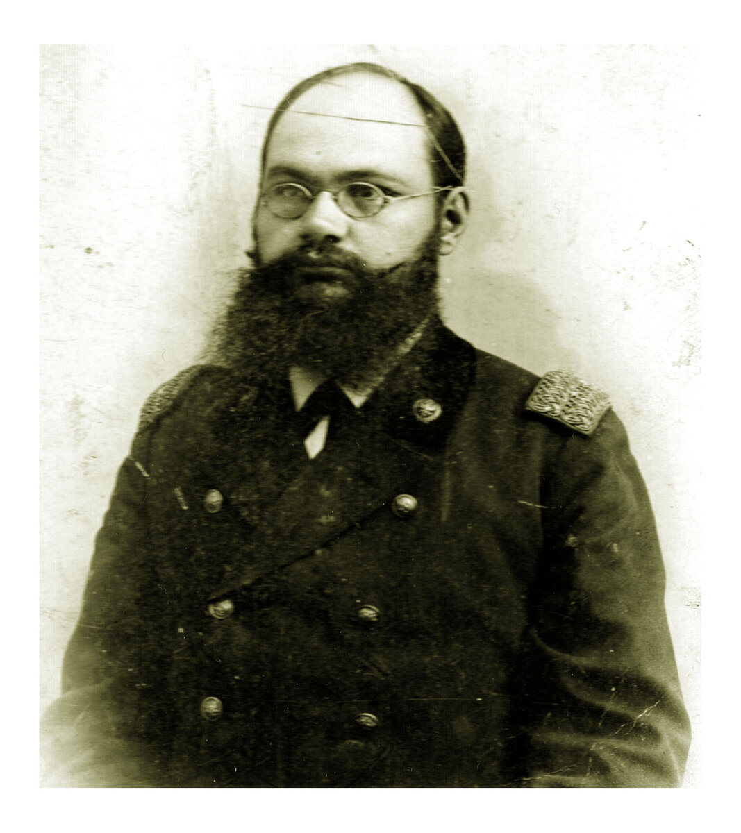 Не семейное ли предание об основателе рода потянуло каменца Петра Михайловича Иванова в дальние края? Не в Москву, не в Новочеркасск, а именно в Тифлис? 