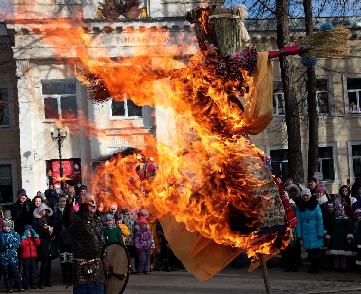 Масленица. Сожжение чучела. Фото: Бурдов Михаил