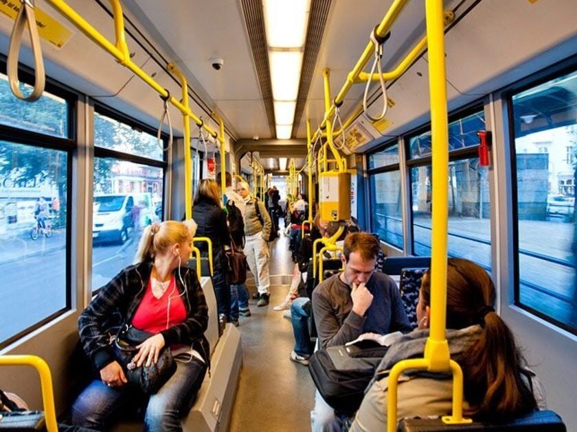 Умный троллейбус. Реклама на общественном транспорте. Кондуктор метро. Транспорт Ленинградской области. Цены на проезд в общественном транспорте по годам.