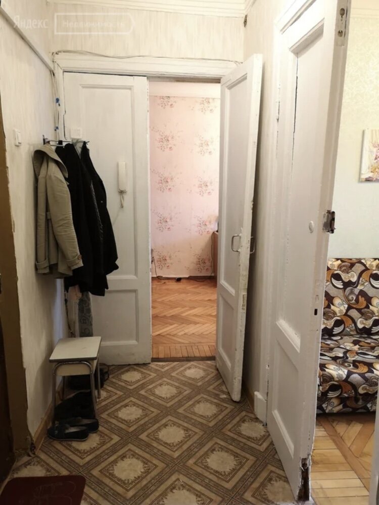 Двери хоть и красивые, но увы углы сгнили, а полотно дверное стало винтом