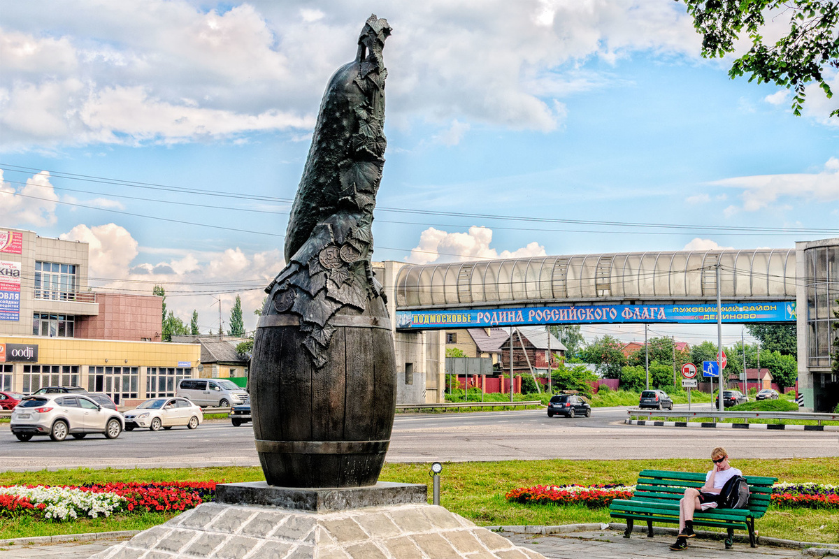 памятник огурцу  \ источник фото-photosight.ru