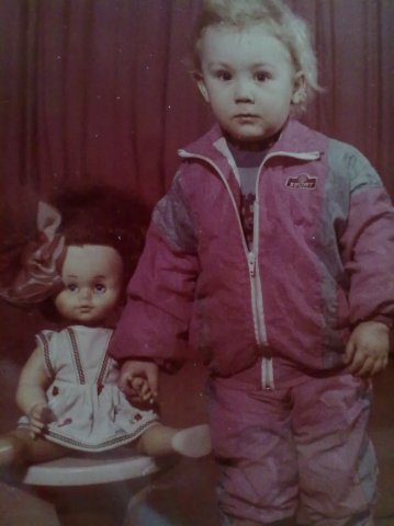 1,6 года со своей подругой, которая как мне казалось должна жить в холодильнике на втором уровне :D.