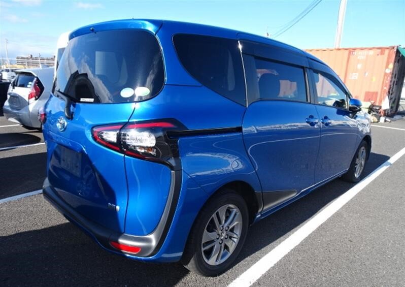 Купить toyota sienta