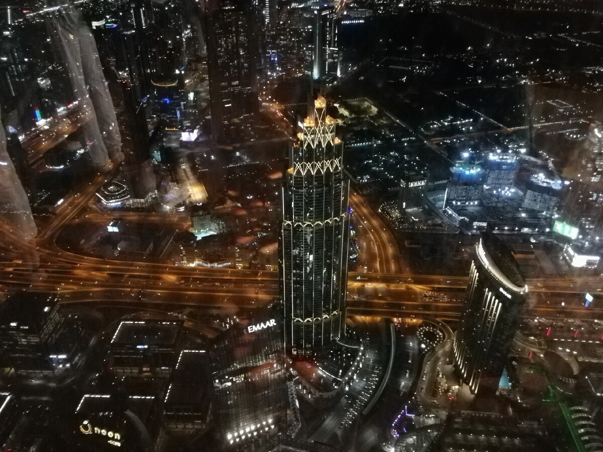 Ночной вид с башни Бурдж-Халифы. Фото автора.