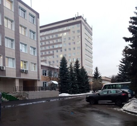 Поликлиника и хирургический корпус больницы